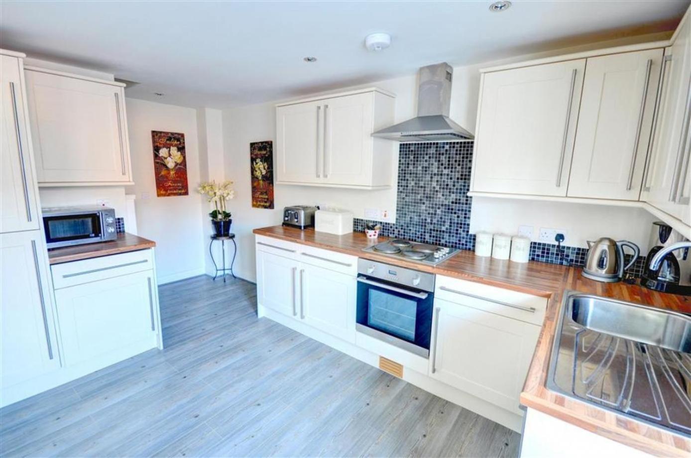 Hotties House - Two-Bed Cottage, Dog-Friendly & Off-Street Parking - Scarborough Exterior foto